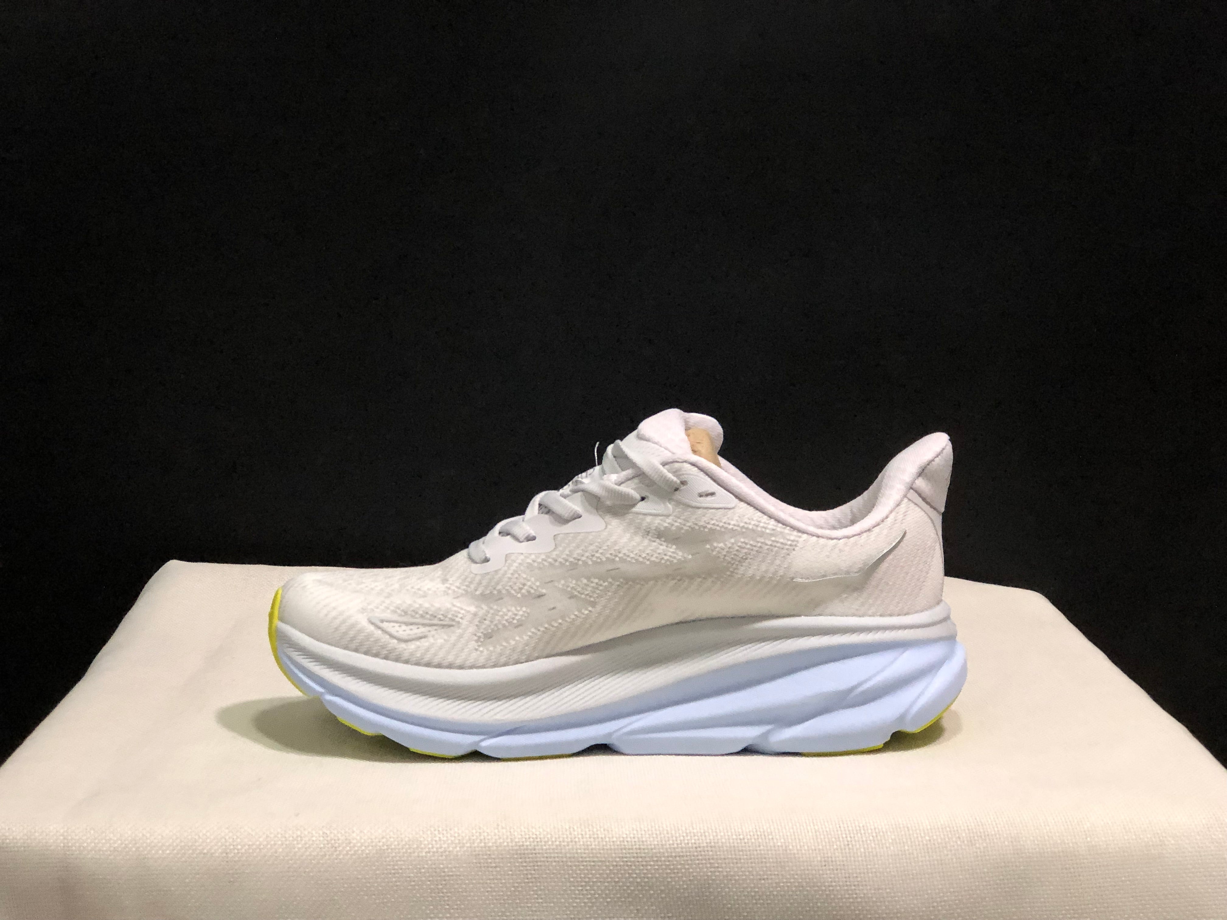 Hoka Clifton 9 'Beige-Pink'