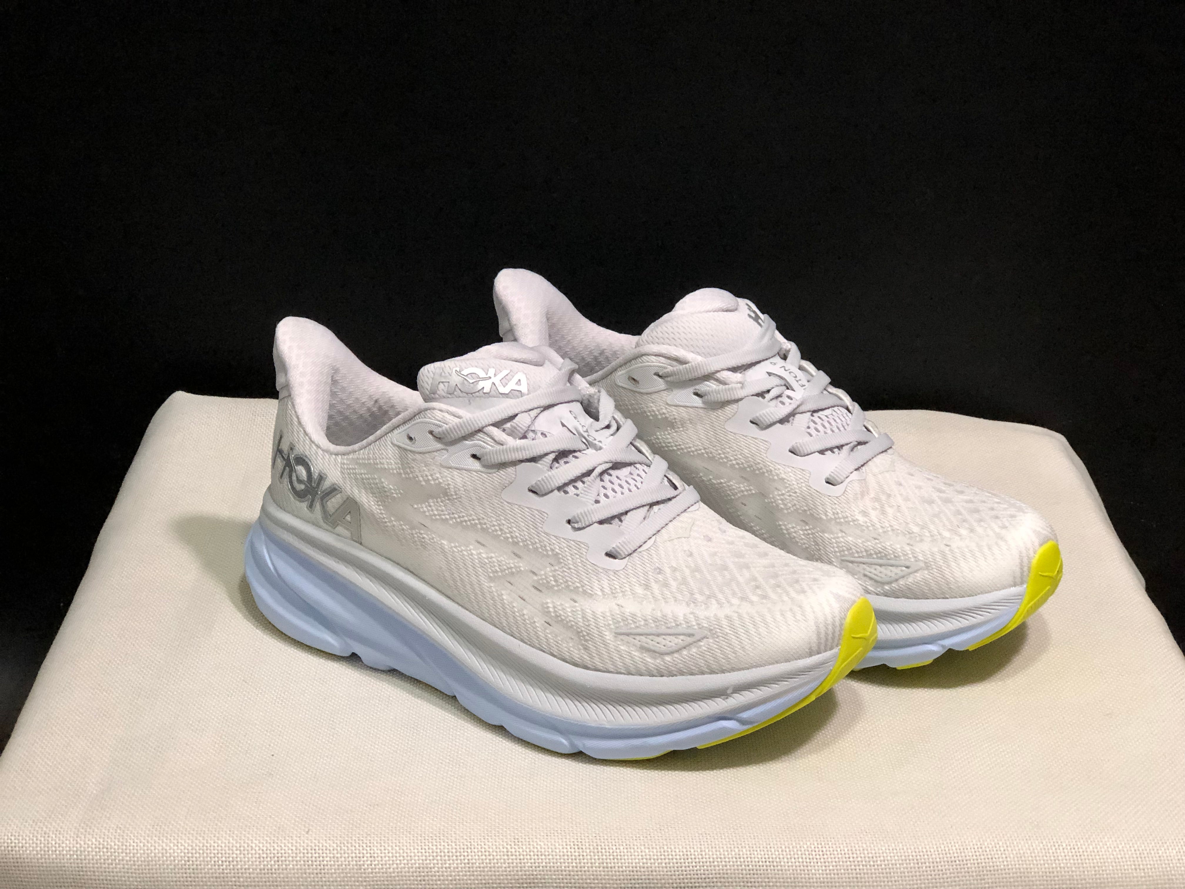 Hoka Clifton 9 'Beige-Pink'